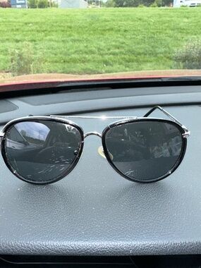 Classic Round Black Sunglasses with Silver Bridge As-Is Scratched Lenses